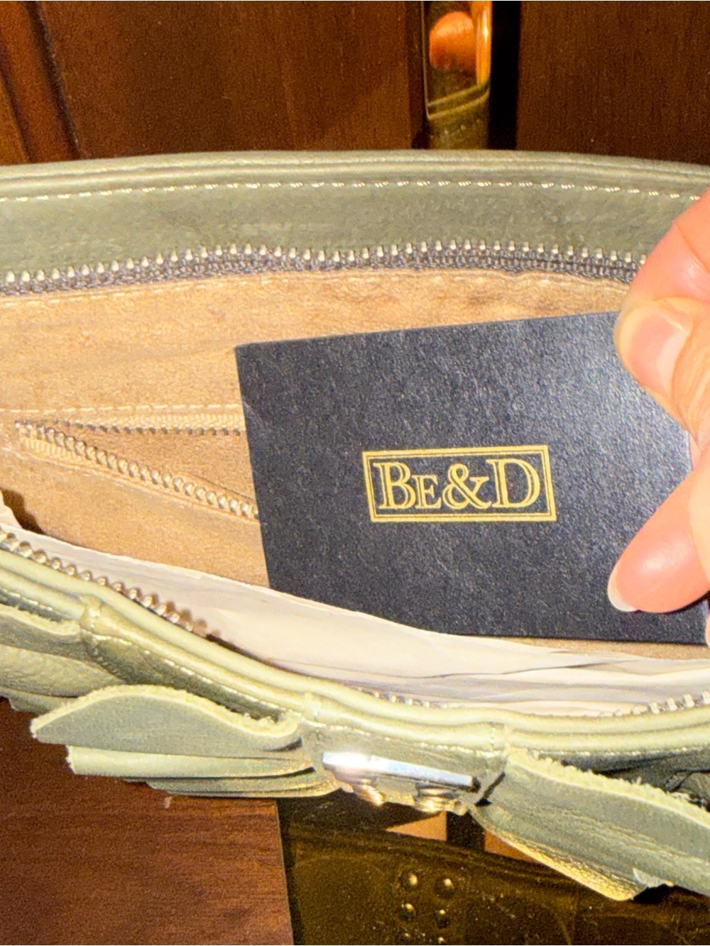 BE & D Green Ruffle Leather Kan Kan Shoulder Bag/Clutch - Picture 4 of 8